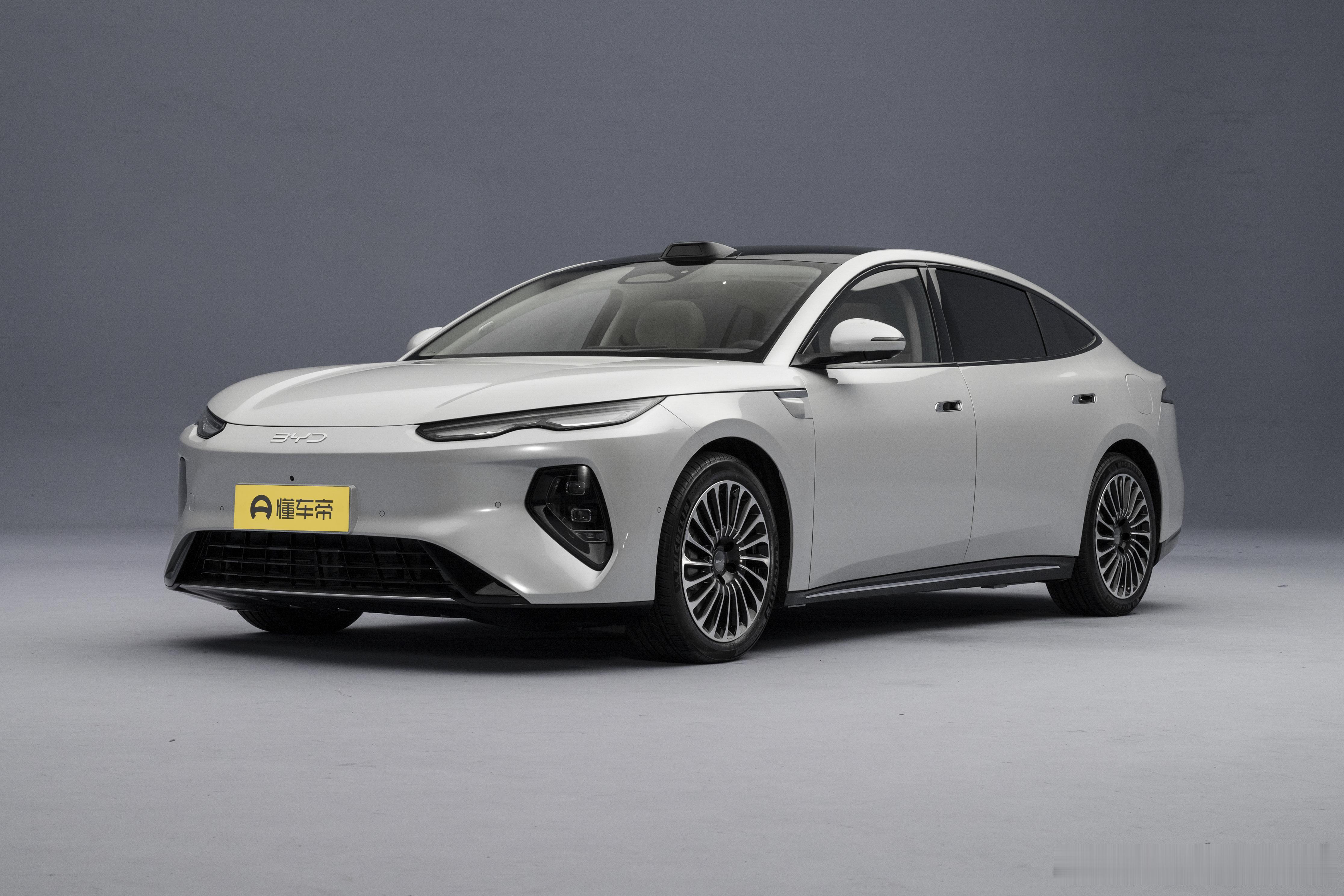 我有预感，比亚迪又要起飞了海豹08的外观内饰设计已经上道这个市场很看重，但比亚迪