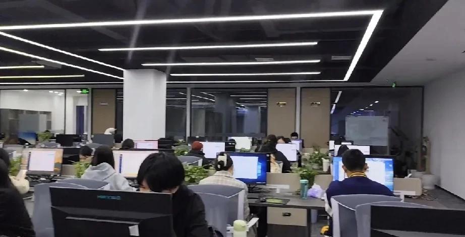说实话，作为一个hr,我自己都不知道什么时候求职市场变得这么卷[捂脸哭]我只知道大