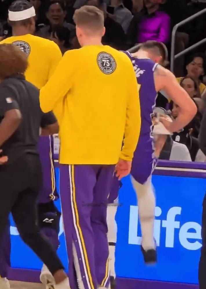 希望无碍！腿筋，腿筋，腿筋又是这该死的腿筋。继戈登之后，东契奇又成了另外一个