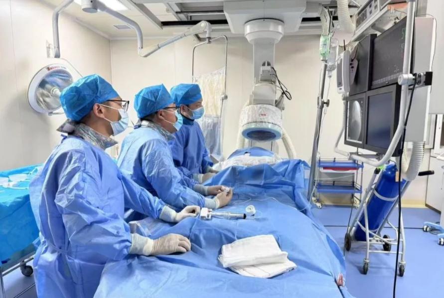 冠脉造影明明顺利结束，福建这位62岁大叔却在8小时后意外离世，医生复盘后