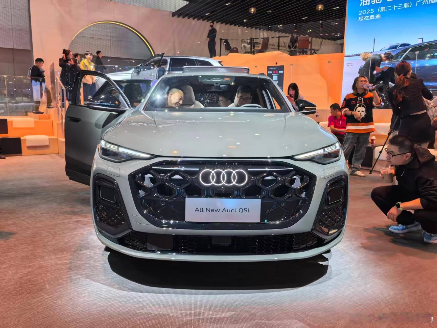2025年11月21日，正在进行的2025广州车展中，全新一代国产奥迪Q5L亮相