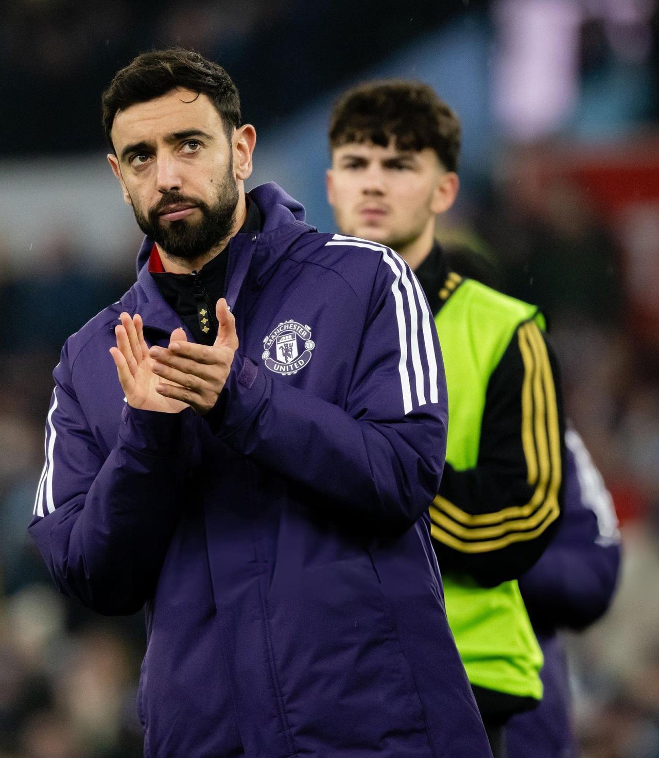 曼联正在输球。但不是输给曼城或利物浦。他们输给了自己管理层的膝盖。梅努的小