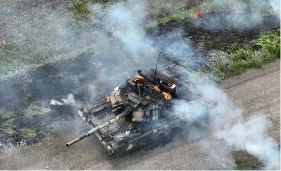 乌军一支精锐装甲突入，遭俄第68师十足火力痛击：库彼扬斯克成血磨坊！ 11