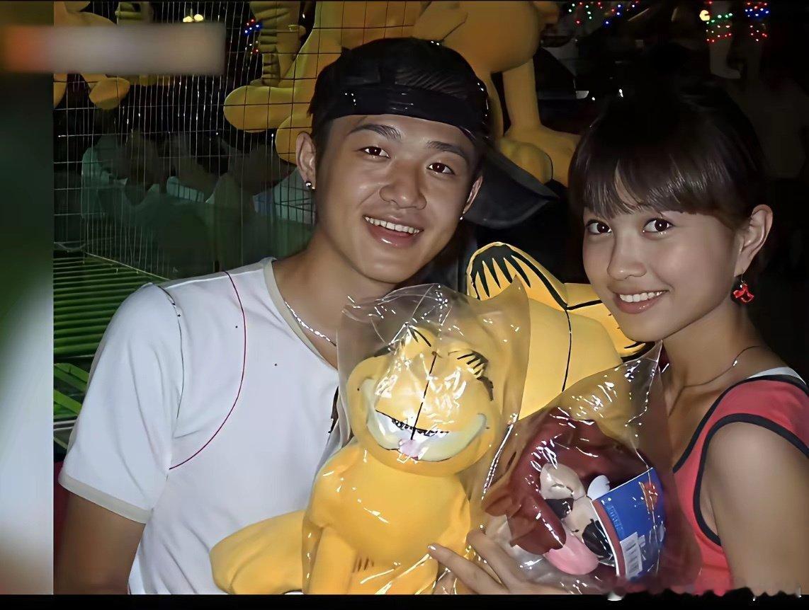 包文婧也不差啊，也很美啊，为什么自己说除了包贝尔就没人肯要她了，太自卑了吧​