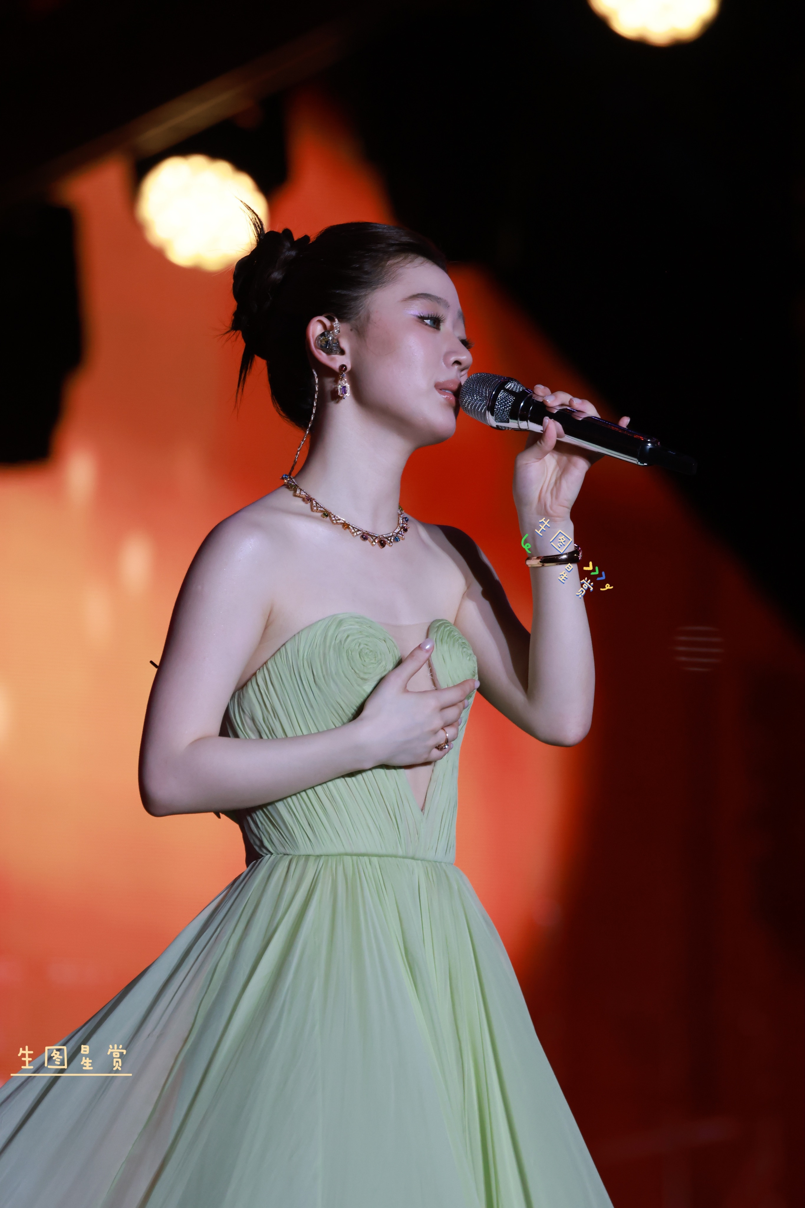 单依纯芭莎音乐嘉年华，宝藏纯妹🎼💚单依纯​​​