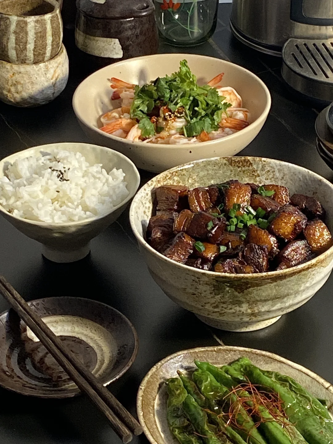 今日食谱📜蜜汁烧肉 虎皮尖椒 酸辣虾🥢