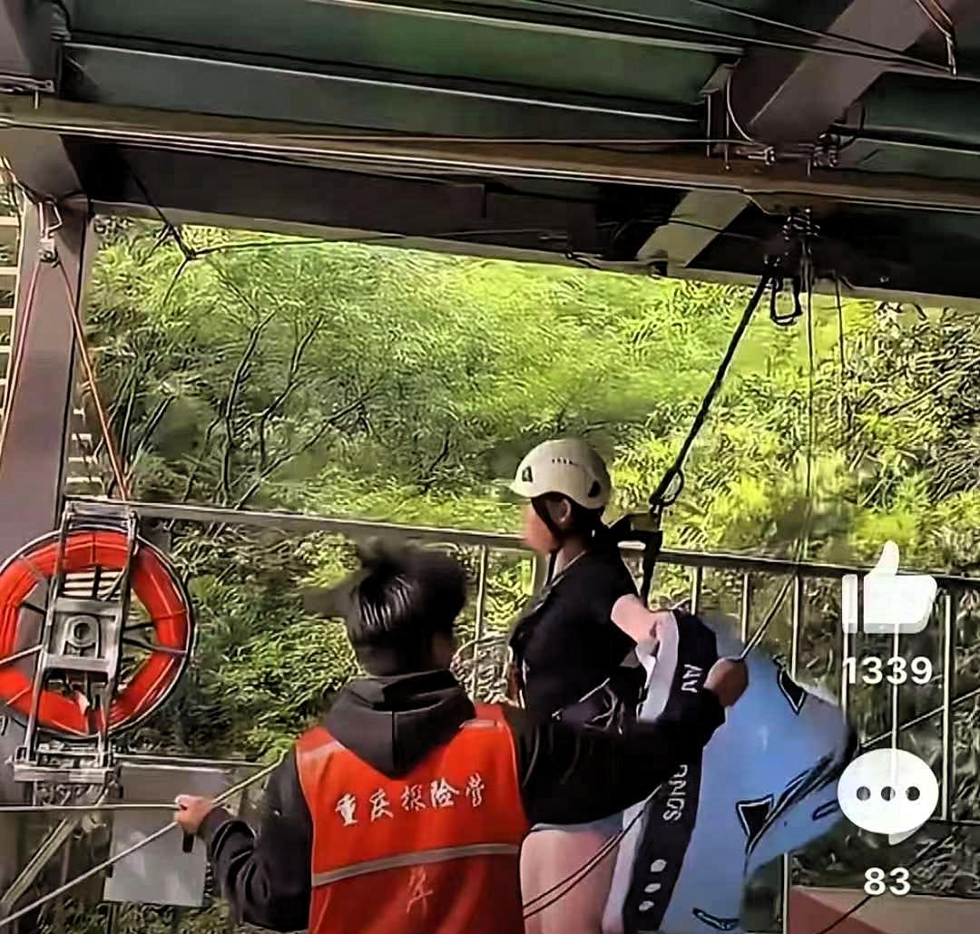 四川坠下悬崖秋千的女孩，她的家人很快就和景区达成了和解，收下赔偿完事了这本