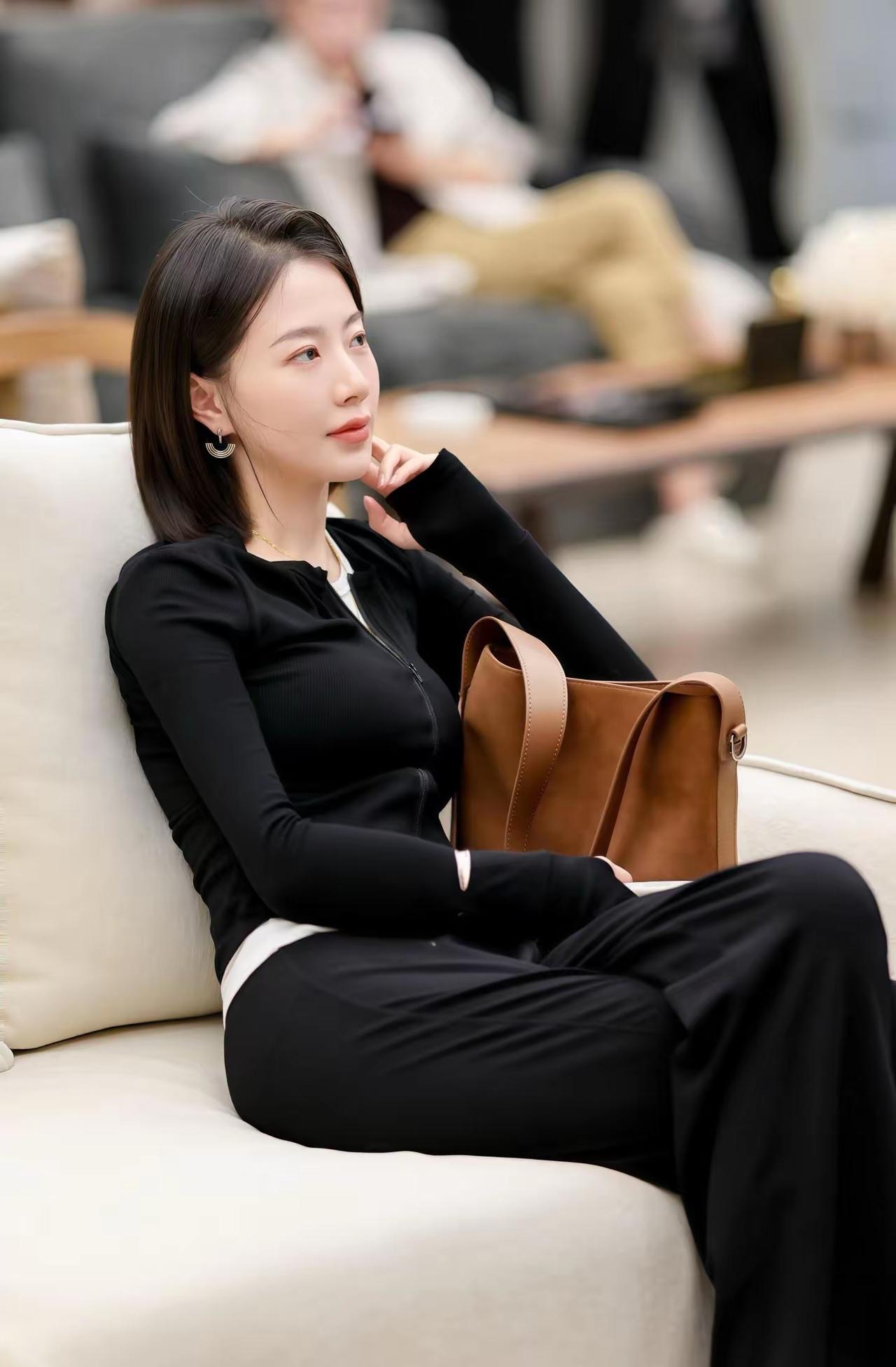 清新脱俗的女孩子是什么样子的呀