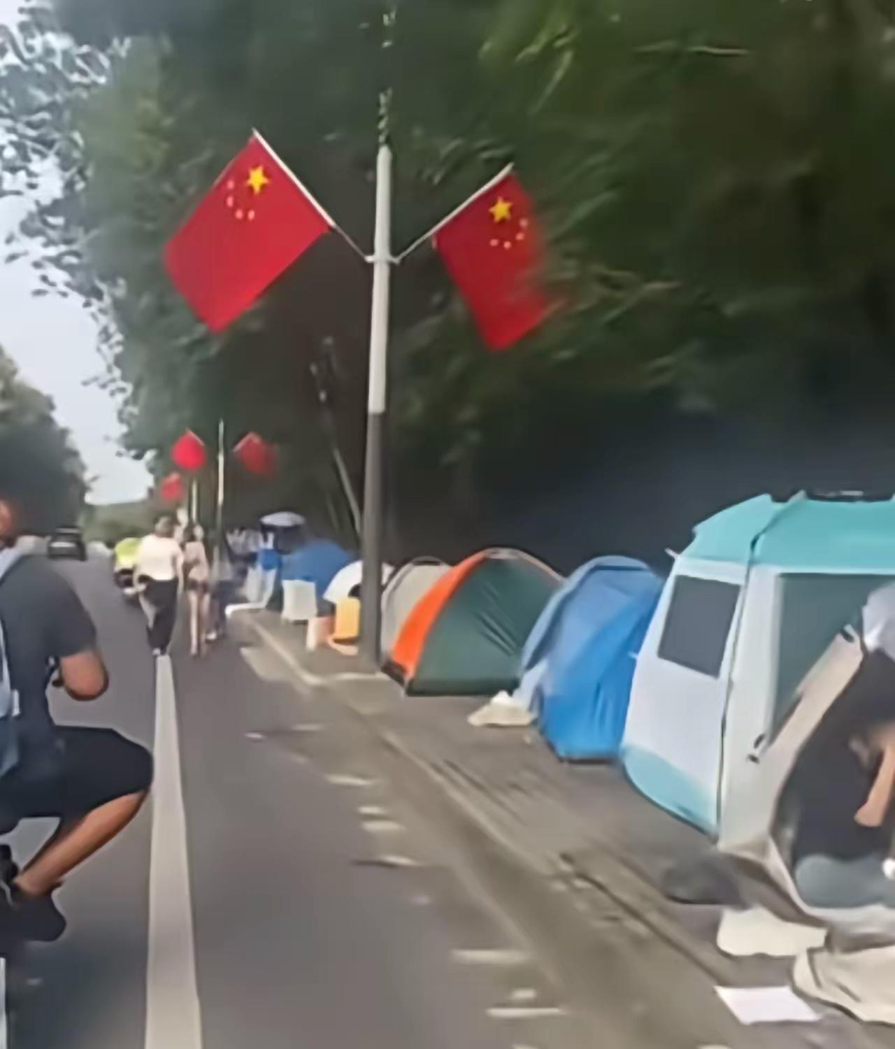 今年国庆旅游这搭帐篷住宿的反常现象还挺有意思。其实不止这一个，国庆旅游大“变天”