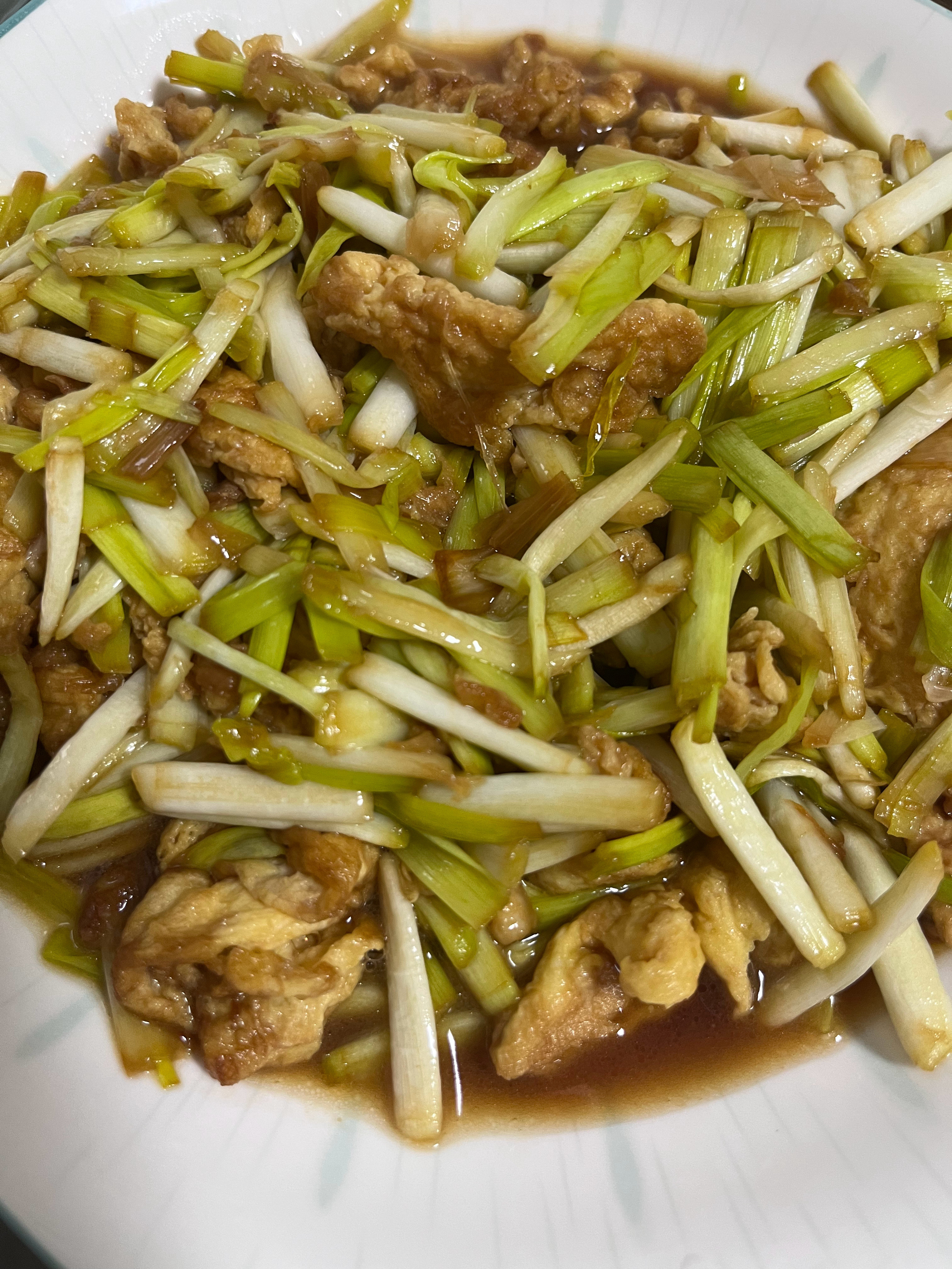 今日份晚饭开启～酱牛肉就得配烙饼吃才香呀！