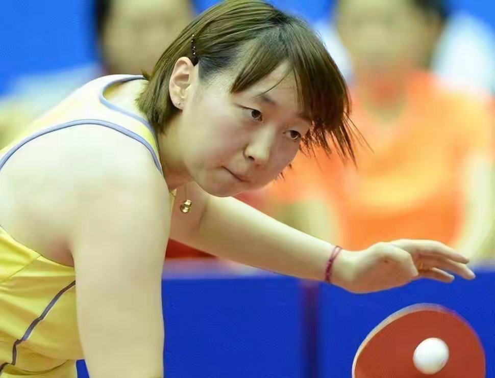 与王皓分手后，她拿世界冠军退役嫁老乡，陈梦当伴娘，今儿女双全​
