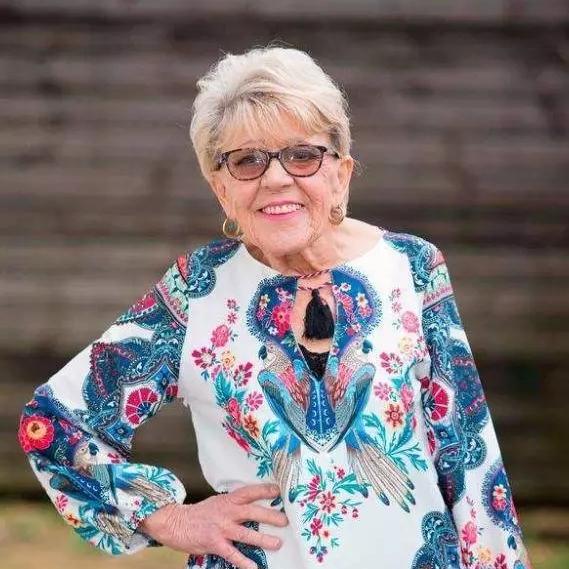 李春平遇到的美国富婆，是世界喜剧大师，卓别林的妻子，靠吃软饭成为传奇。1979