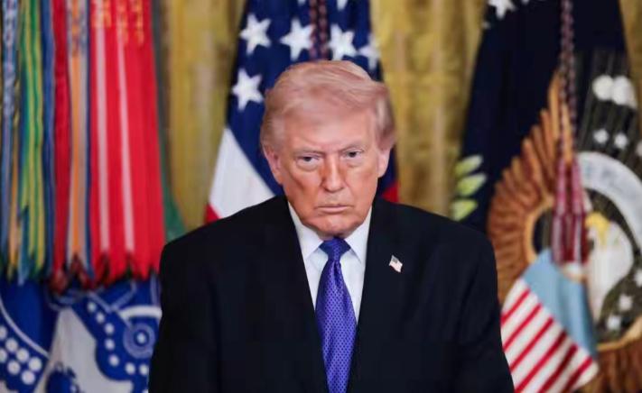 一夜醒来，特朗普又连发三文！第一，特朗普直接把矛头对准了巴勒斯坦伊斯兰抵抗运