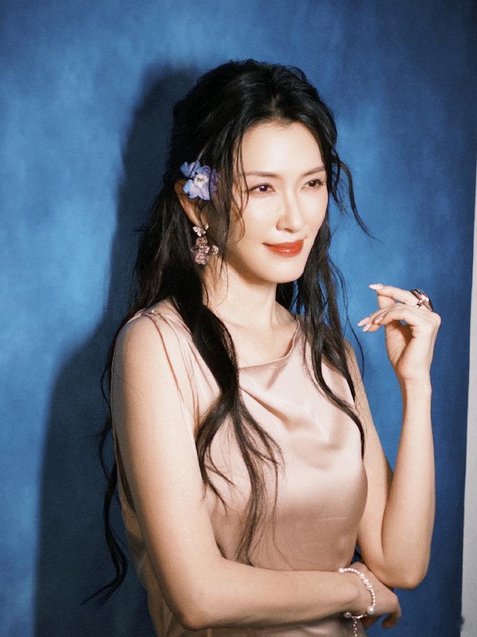 徐洁儿徐洁儿到底有什么短板乘风2026岁月沉淀的舞台功底太绝，松弛有度分寸刚好，