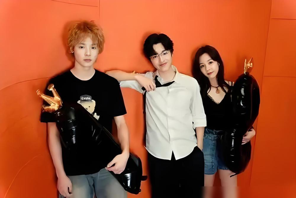 马景涛前妻吴佳尼近日在直播中回忆，23岁因拍摄《封神榜》和大自己21岁的马景涛相