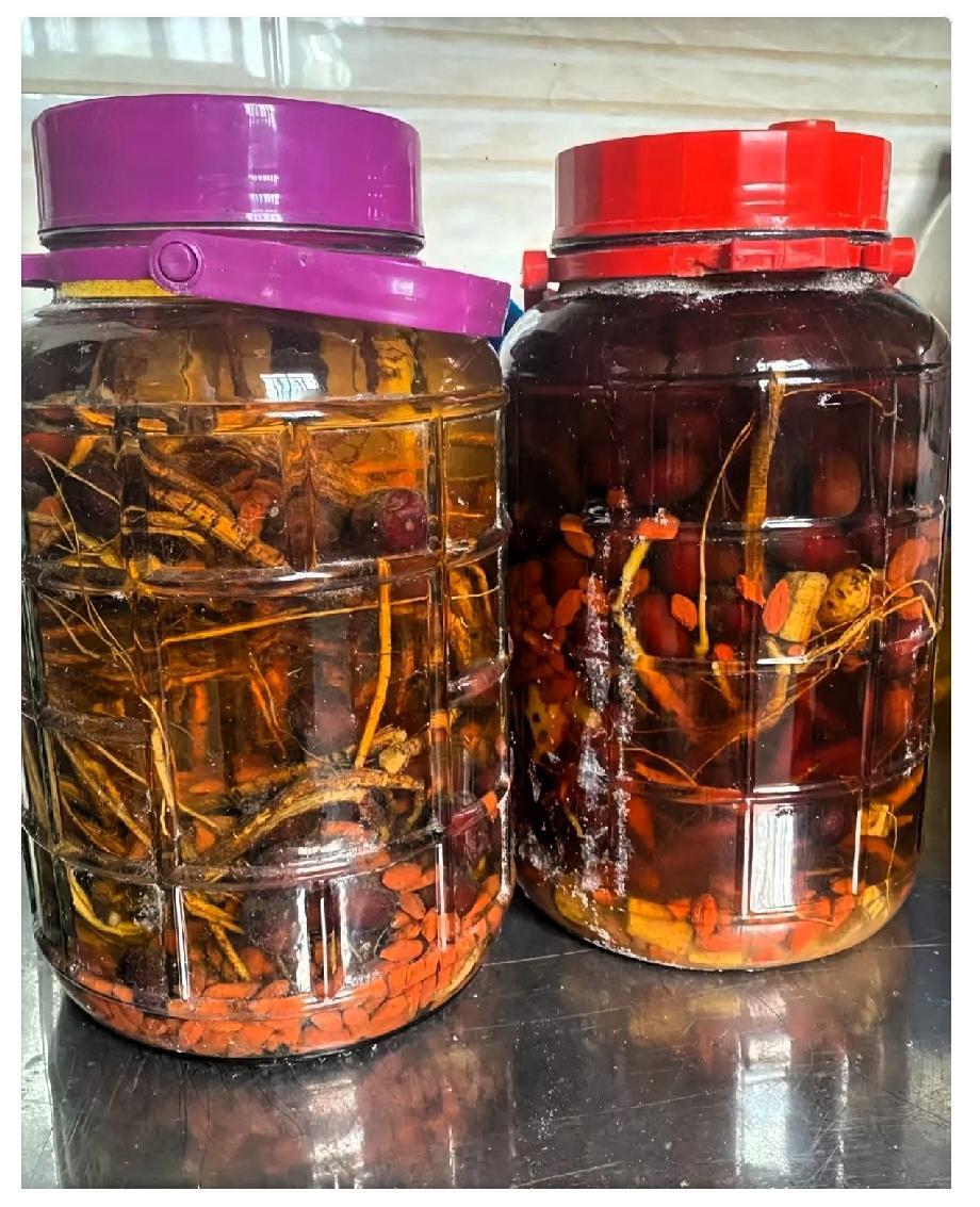 我爸前天晚上走的，才62岁，到现在我都不敢信，不是车祸，也不是什么老毛病犯了，说