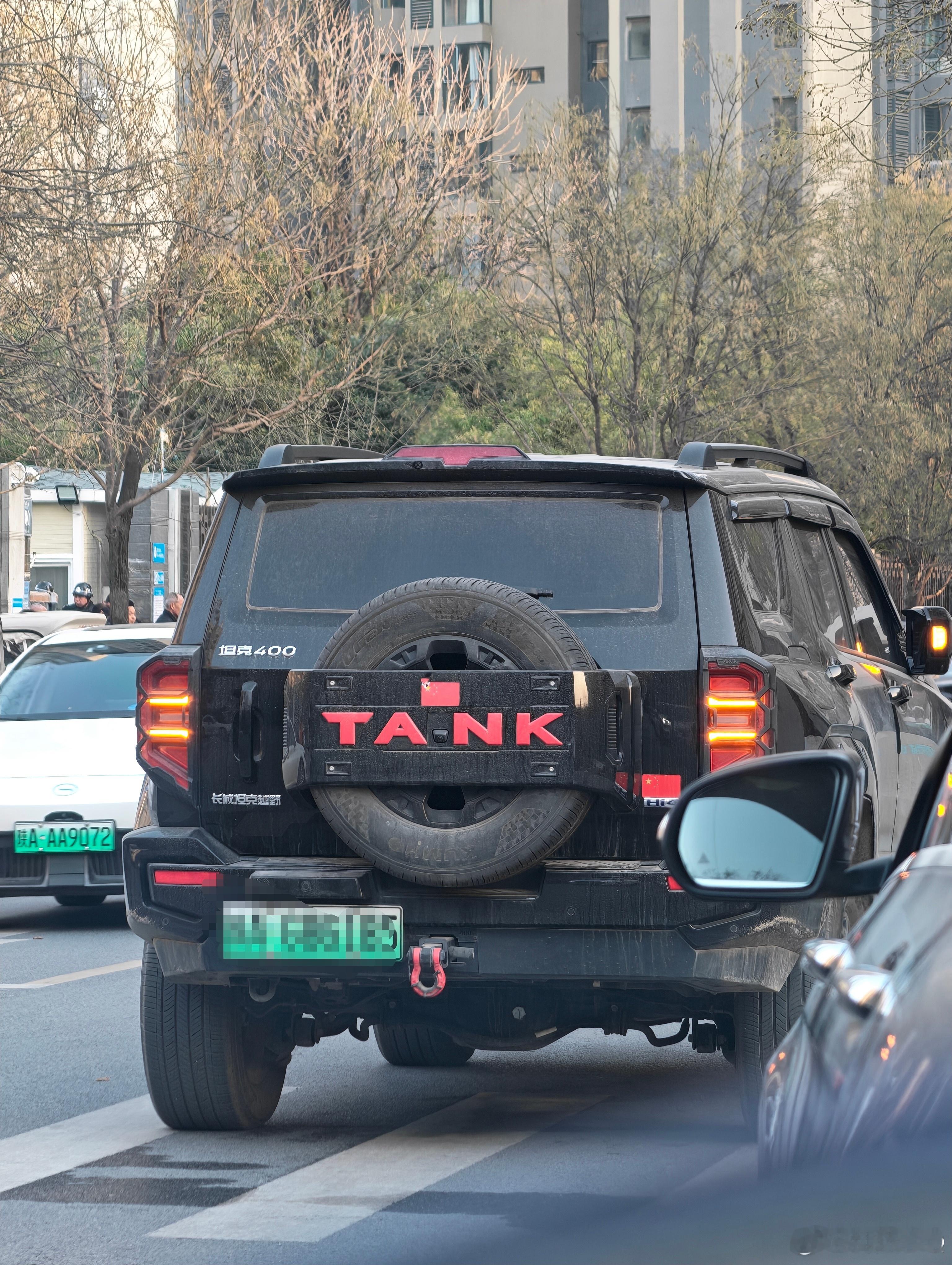 真羡慕这个大姐，每天开着坦克400接小朋友放学！！！谁能送我一辆呢？