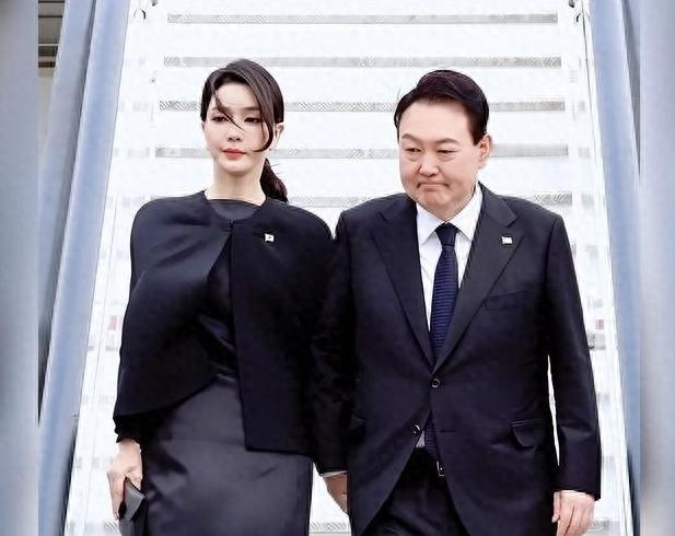 曾经的他们，是再也回不去了！有一说一，曾经的韩国第一任总统尹锡悦，真的是个痴情