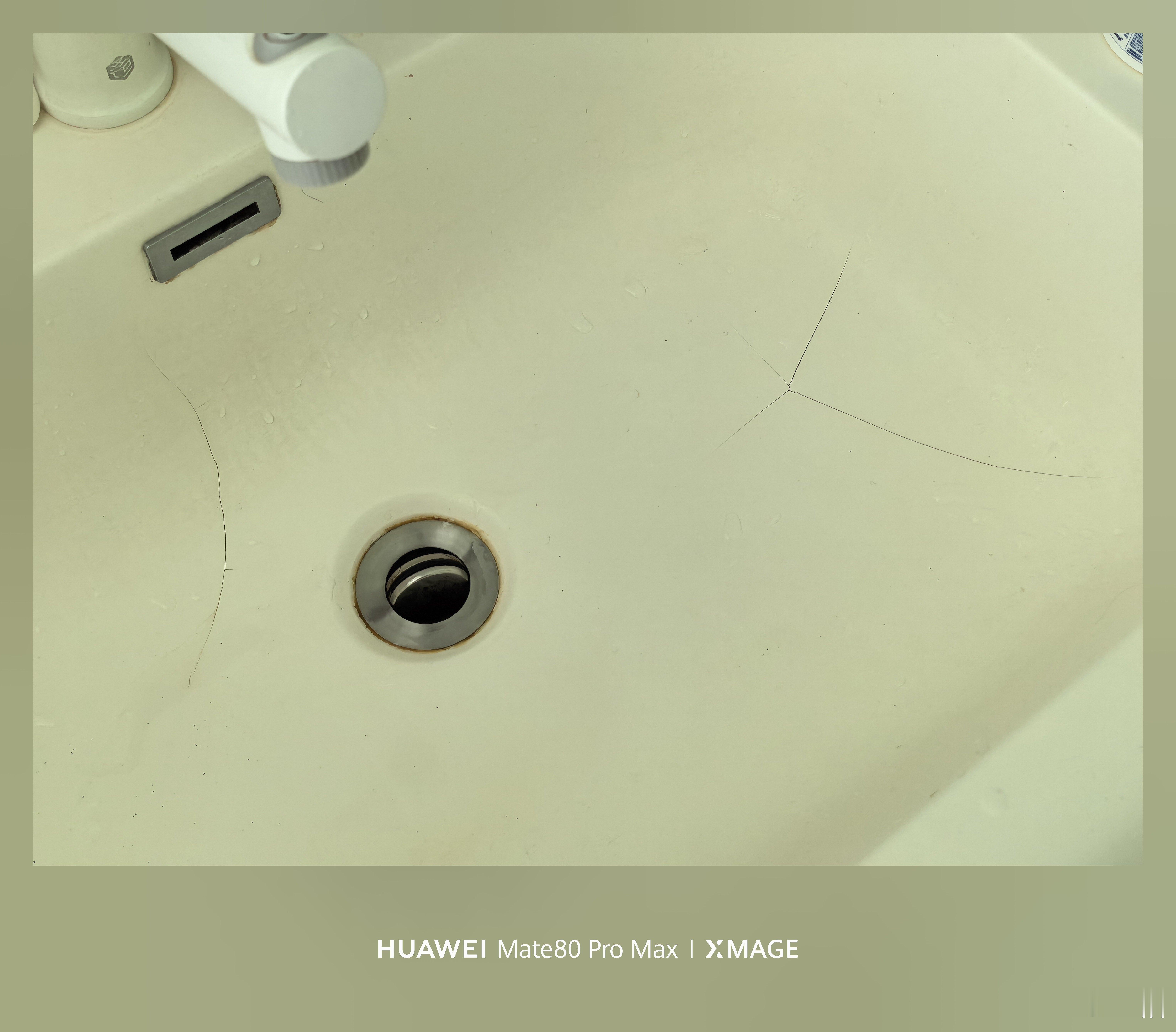 靠，洗脸盆居然会裂开漏水才用两年，发黄就算了，现在已经已经多处开裂漏水。我还花一