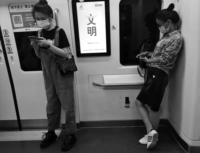 世界公认的8大健康长寿习惯里，有不少值得借鉴。睡眠质量好很关键，高质量睡眠利于细