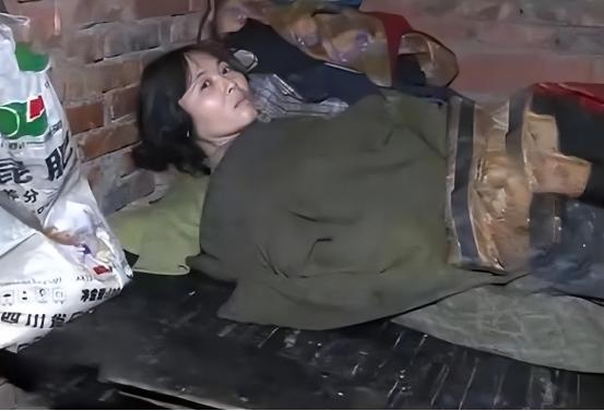 1995年，20岁的女大学生被人贩子120元卖给38岁老光棍，被关押17年，每天