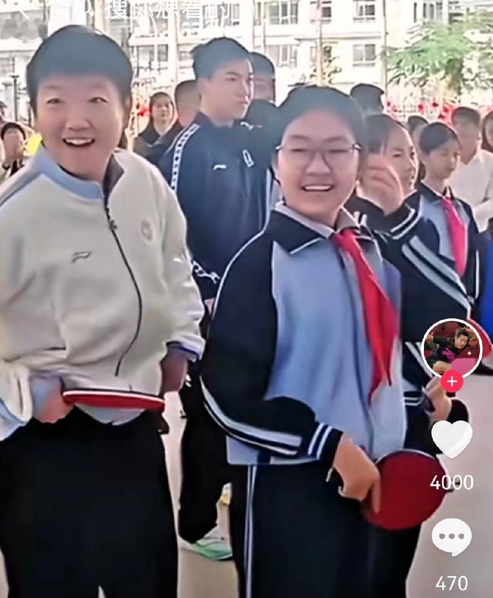 孙颖莎下手太狠[捂脸哭][捂脸哭]昨天，球星孙颖莎携国乒选手走进海口某学校。孩子