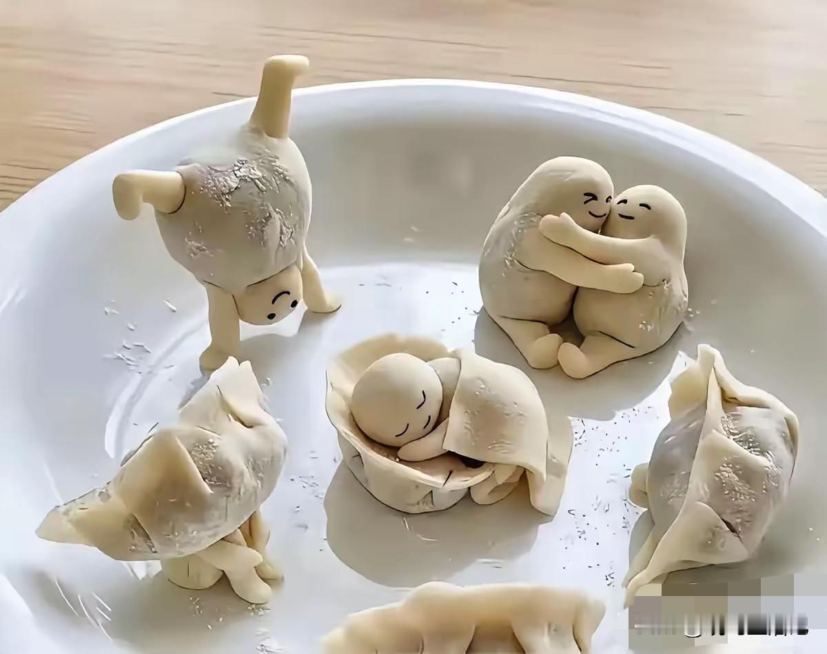 饺子，好像我不会包一样[呲牙笑]