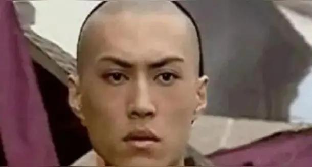 你们确定靳东没有整容？年轻时瘦长脸，如今不胖，但是有肉感的帅了，这是为什么？