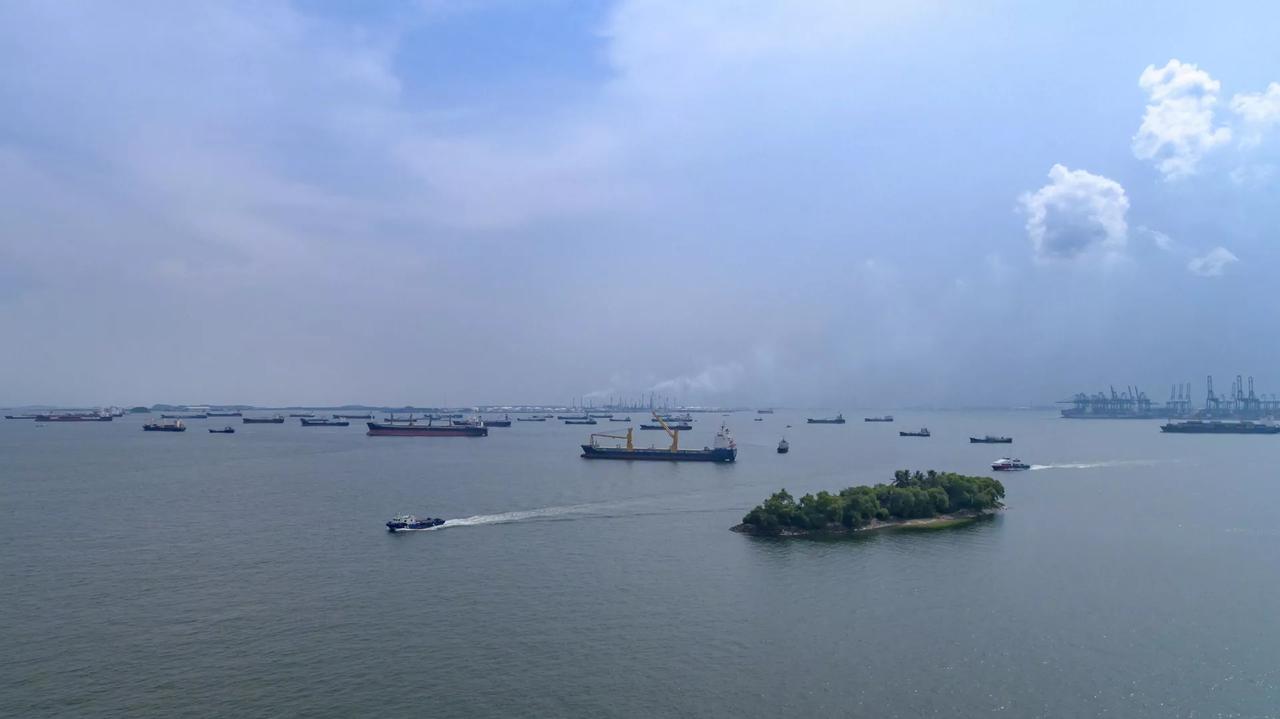 印尼宣布放弃马六甲海峡收费！4月23日，印尼财长普尔巴亚·尤迪·萨德瓦公开表示