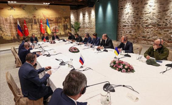 散了散了，乌克兰选择了。乌克兰宣布同意签署和平计划了。但搞笑的是俄罗斯让它不许跪