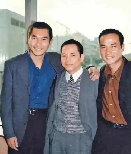 2012年，崩牙驹出狱后找到小弟洗米华说：“当初我借你三千万，如今我要十分之一的