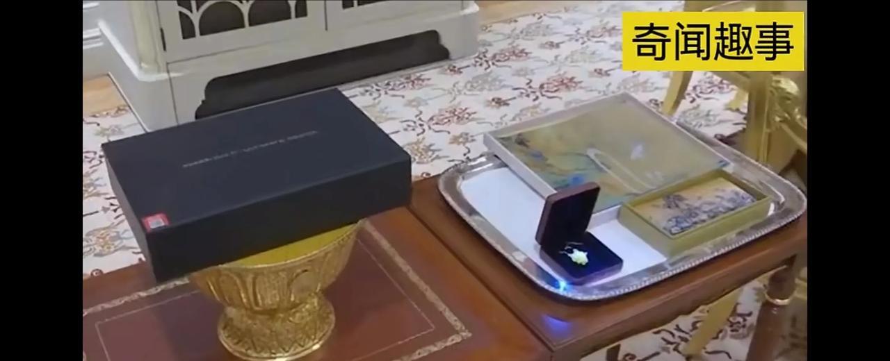 太长脸了，华为三折叠MateXT也变成国礼了！之前是MateX2，在之前