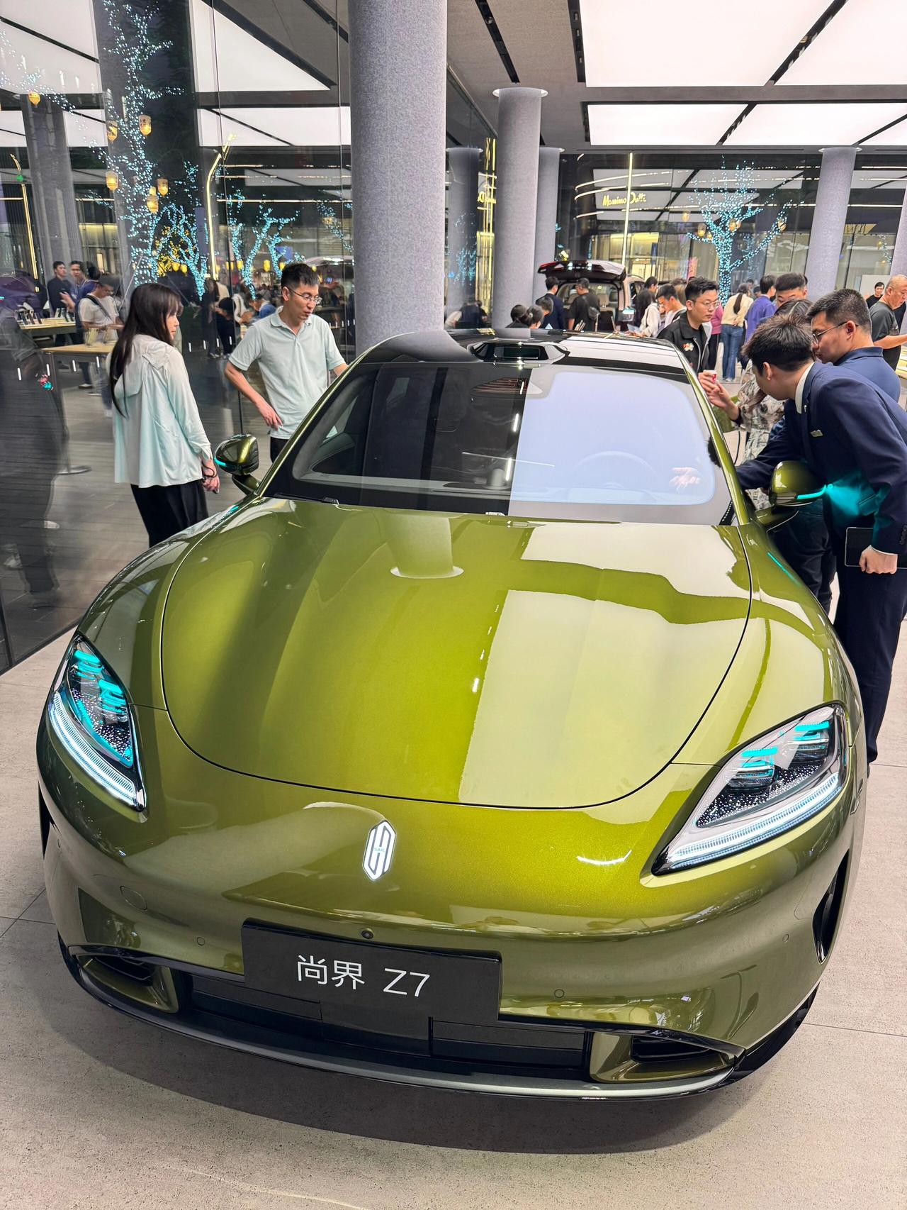 尚界Z7线下实拍图，目前暂时拍不了内饰，只能拍一下外观，我觉得是鸿蒙系列最帅的今