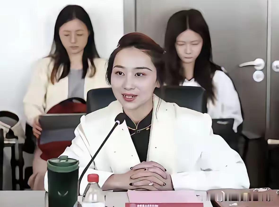 现在最反动的文化公知很多都在讲台上，拥有话语权，这是非常危险的，也是必须要整改的