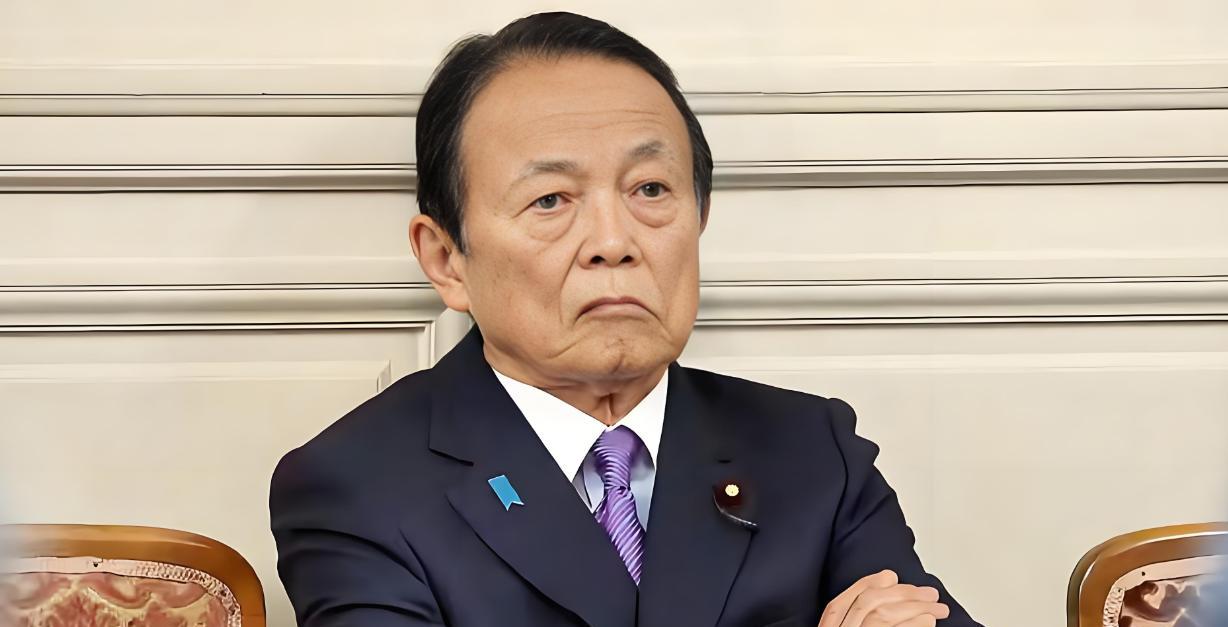 不要总是拿高市早苗的长相说话，你看她的副总裁麻生太郎，这模样是不是更显“猥琐”。