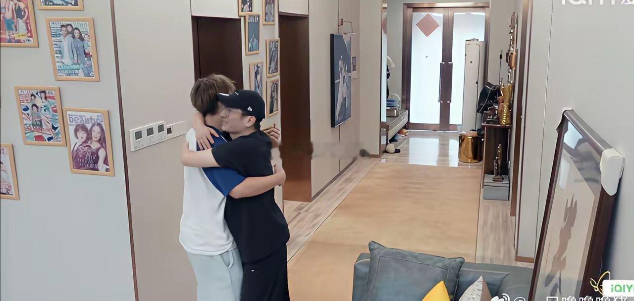 邹市明的家有多大？他的妻子冉莹颖告诉李维嘉，为了还债家里房产都卖的七七八八了，可