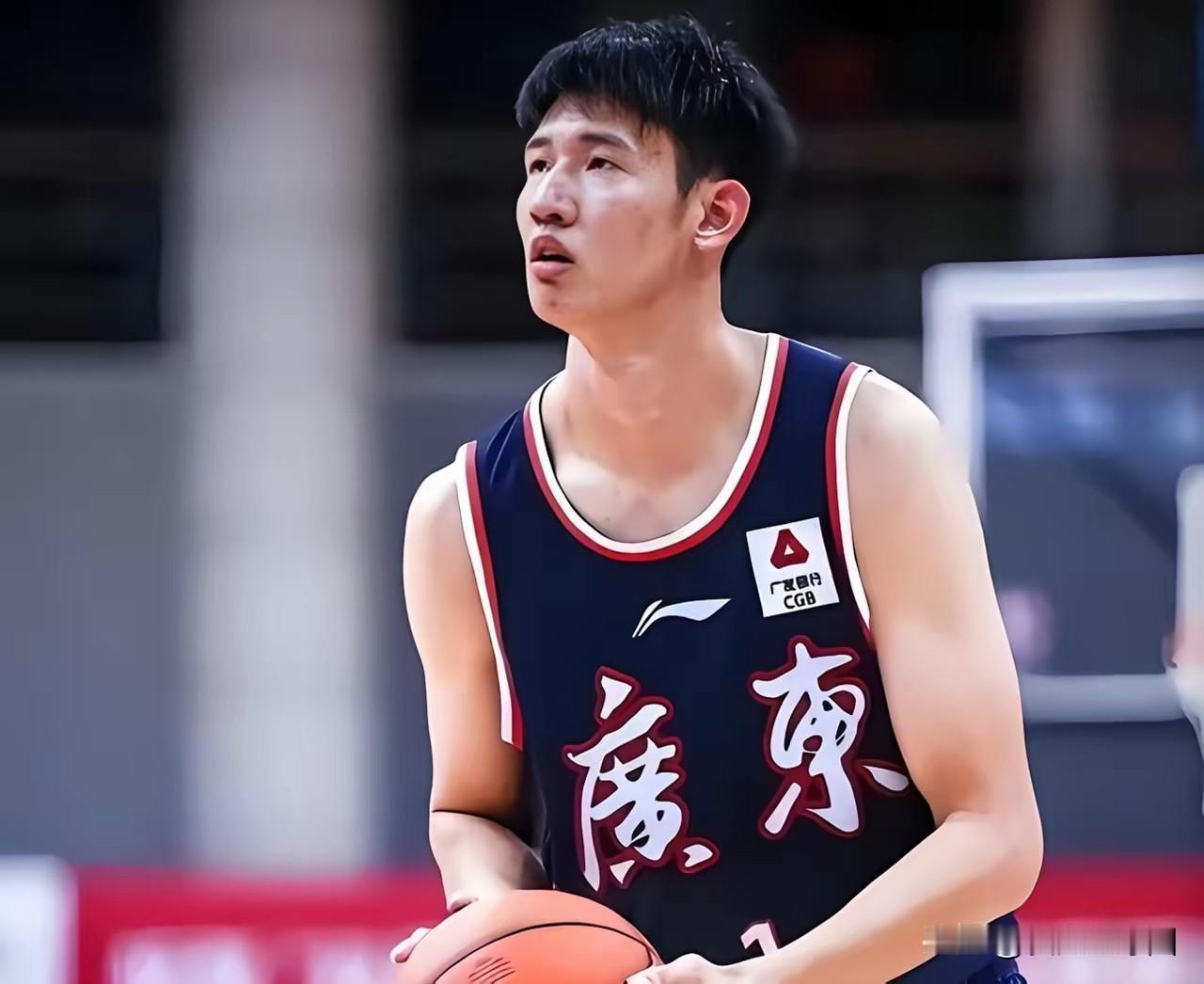 广东宏远二，三事！1.黄明依惨遭退货？有人发现，黄明依还在宏远训练，他不是交