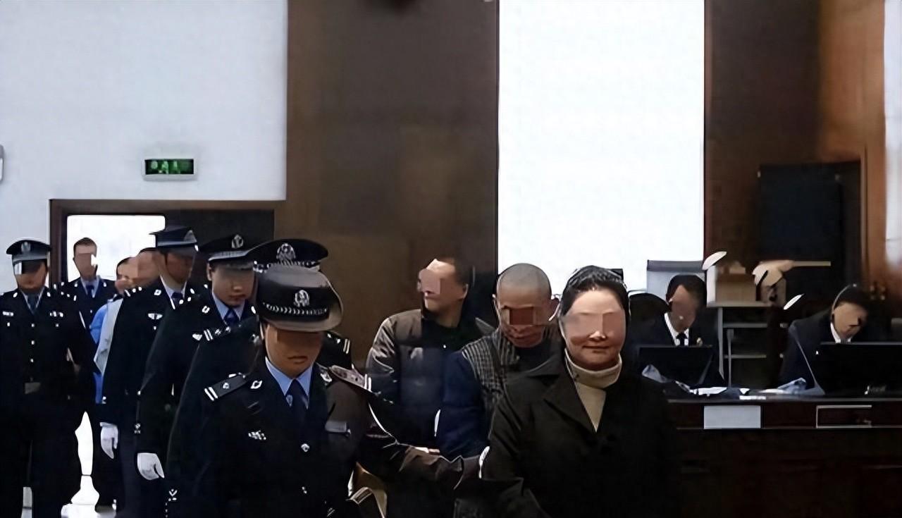 山村姑娘汪利娟，从流水线到昆明赌场女王，两年卷走800万。出身贫寒的汪利