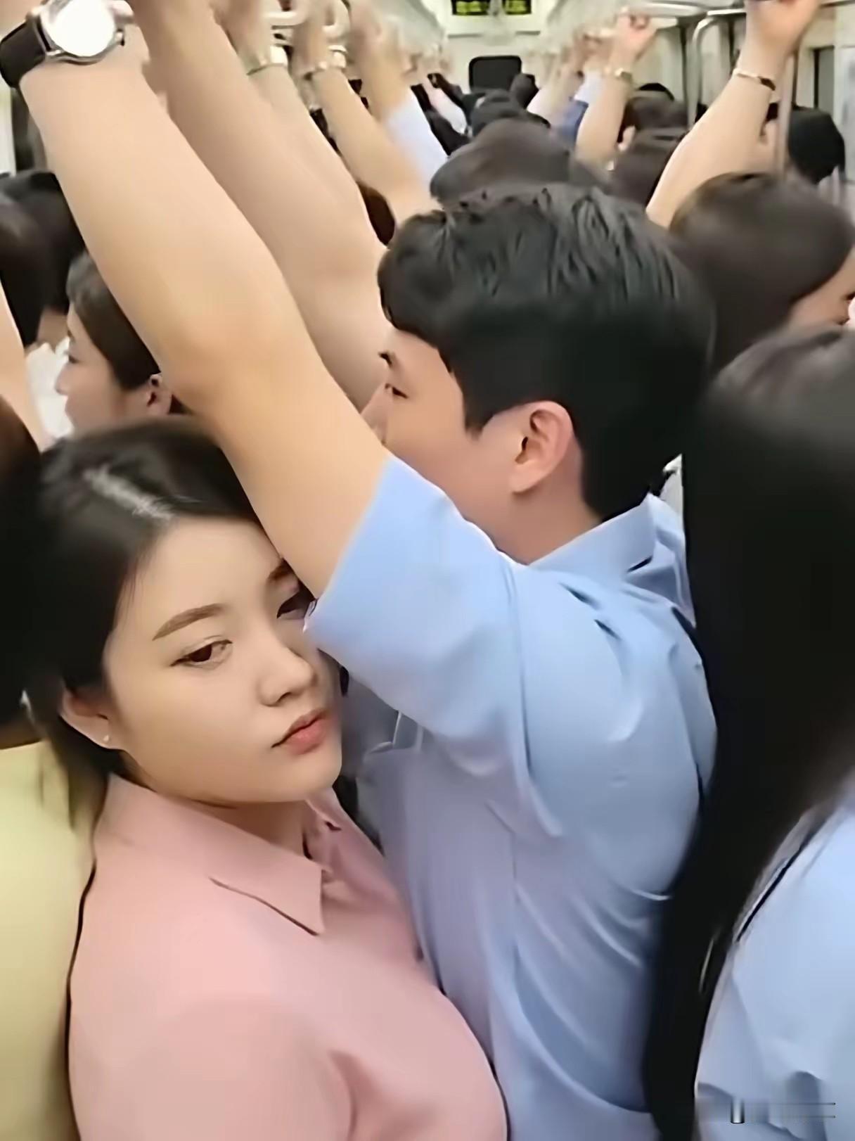 最近网上议论纷纷，长沙那个女人，上纲上线说孩童故意性骚扰，摸了她的屁股。大家看看