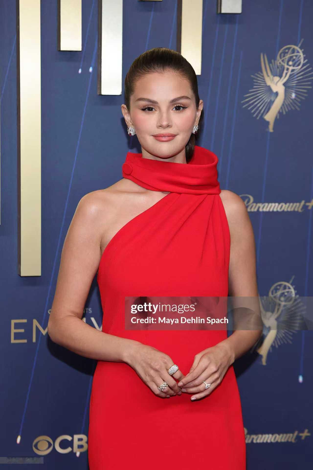SelenaGomez艾美奖红毯演绎蒂芙尼2025BlueBook高级珠宝
