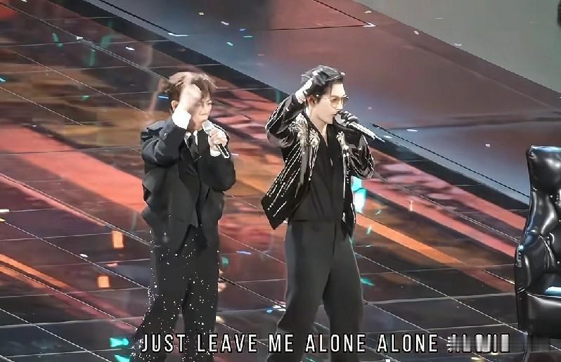 黄晓明出来时被帅到，还以为村里来新人了，结果一看是黄晓明，他真的颜值扛打，不服老