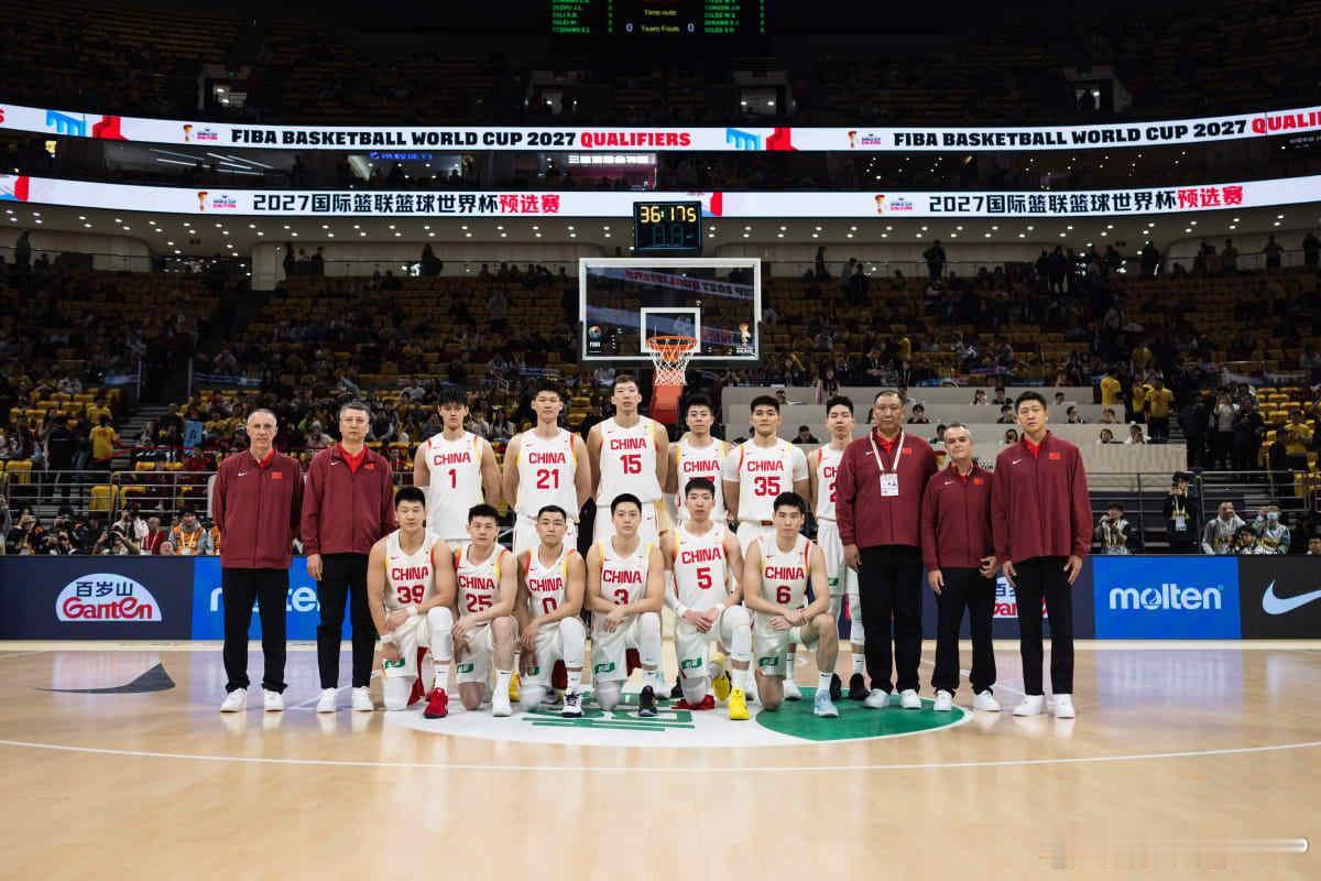 郭士强战术遭质疑？名记点破男篮输球真相：周琦被包夹因外线投不进空位三分