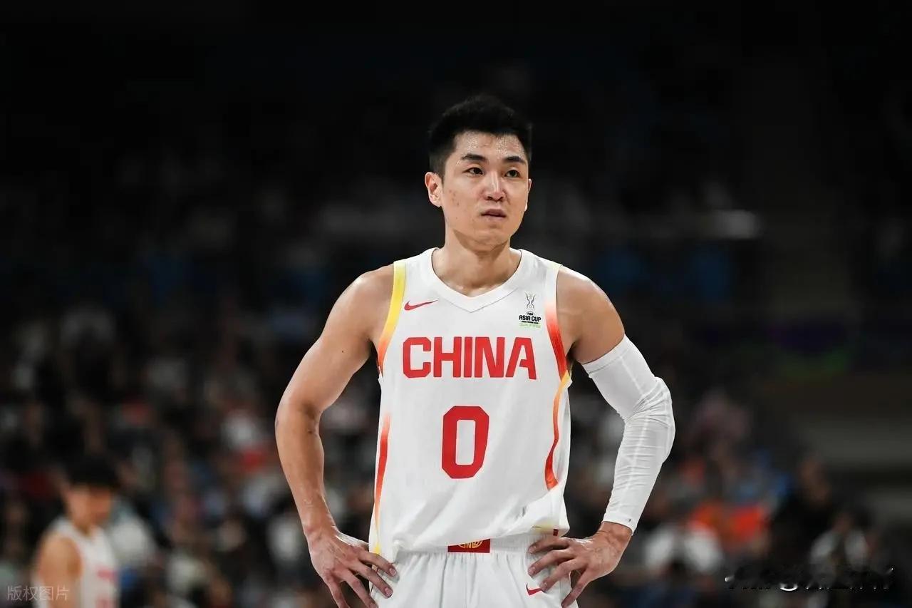 请不要再说高诗岩是“高铁”了，因为郭士强带的这6大后卫中，高诗岩在CBA外线三分