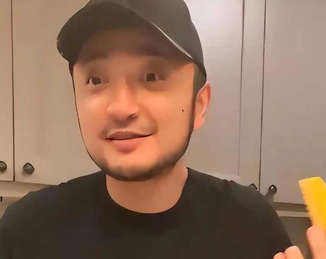 钱再多有什么用？43岁尼格买提连续12年坐镇春晚，手握金声奖，事业妥妥的人生赢家