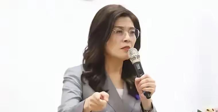 九合一选战前夜：国民党要是丢了郑丽文，怕不是要变成“软趴趴”？九合一快开打了