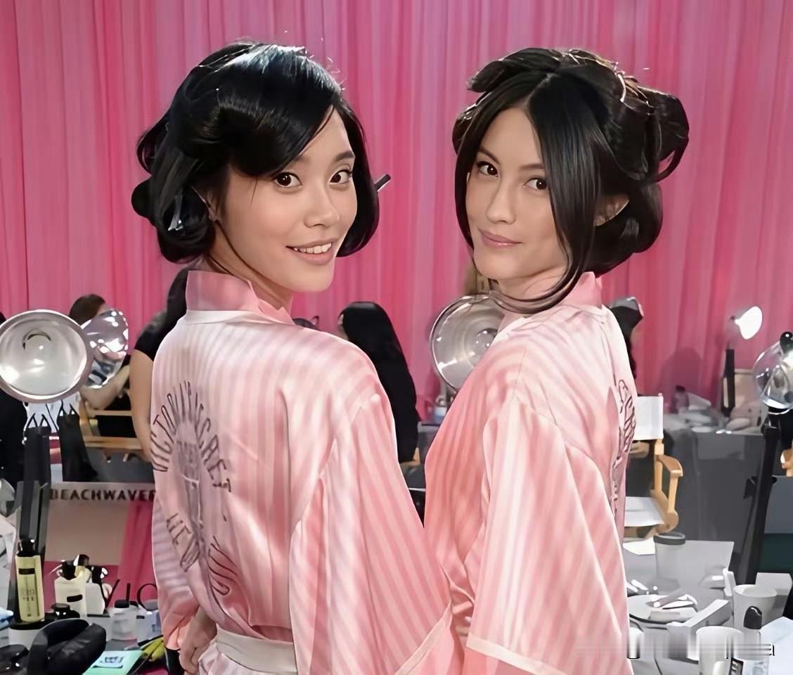 奚梦瑶和何穗怎么好像被时光忘了？她俩这张后台合影真绝了——2015年到现在都快