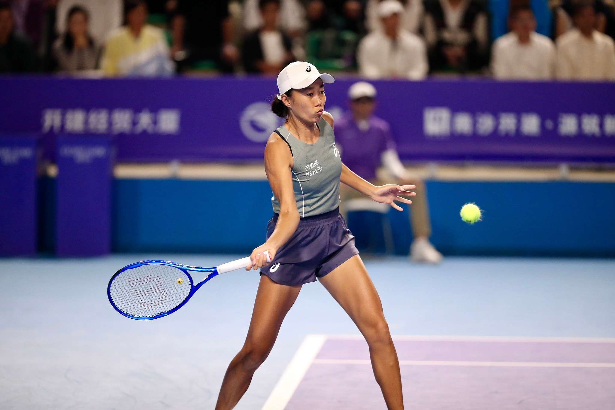 张帅晋级广州赛四强张帅2比1沃利内茨7-6(5),5-7,7-5!WTA250