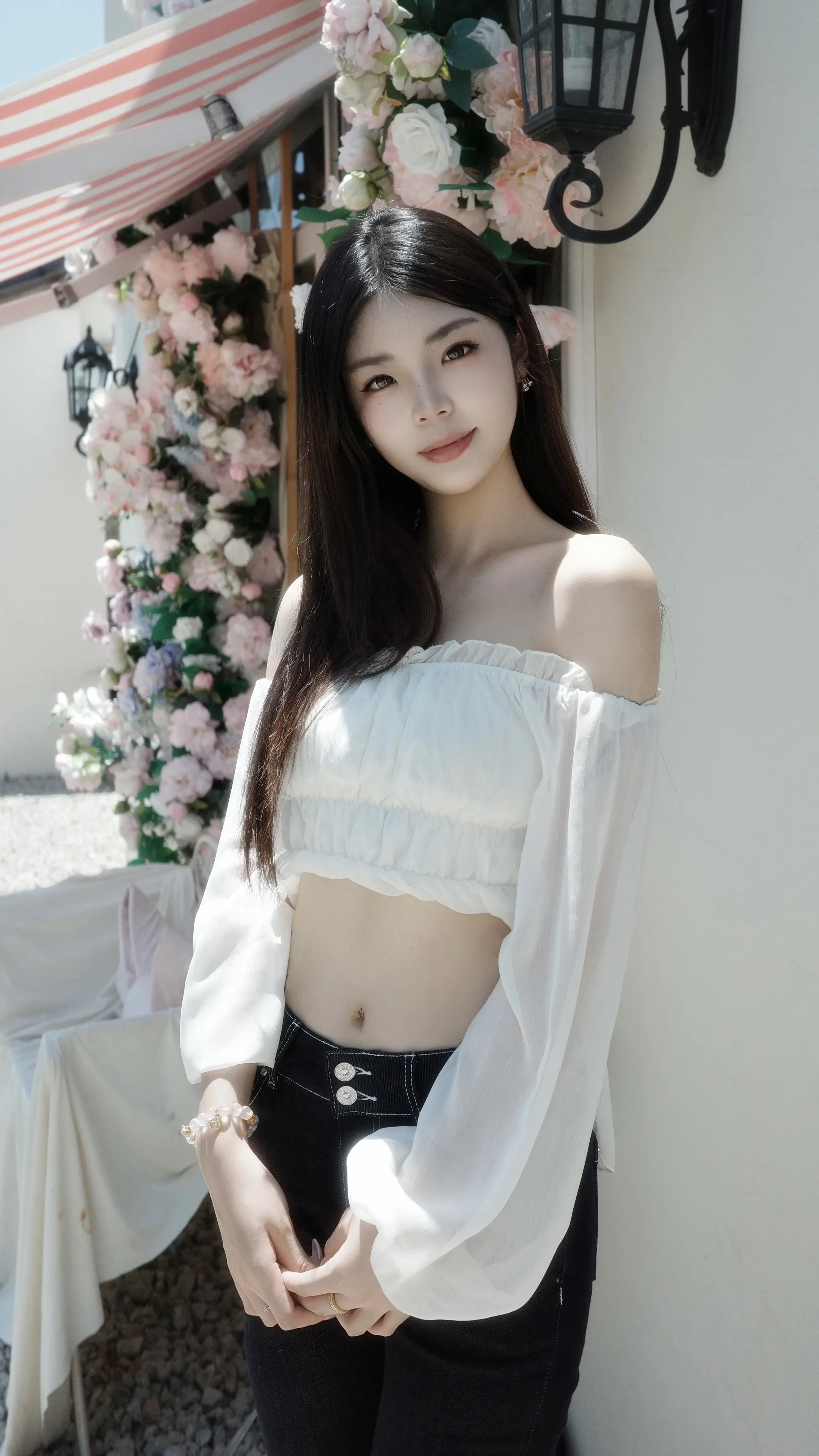 温柔纯欲风穿搭分享 夏天这样的穿搭你心动吗 户外拍照打卡 露肩生活照 ...