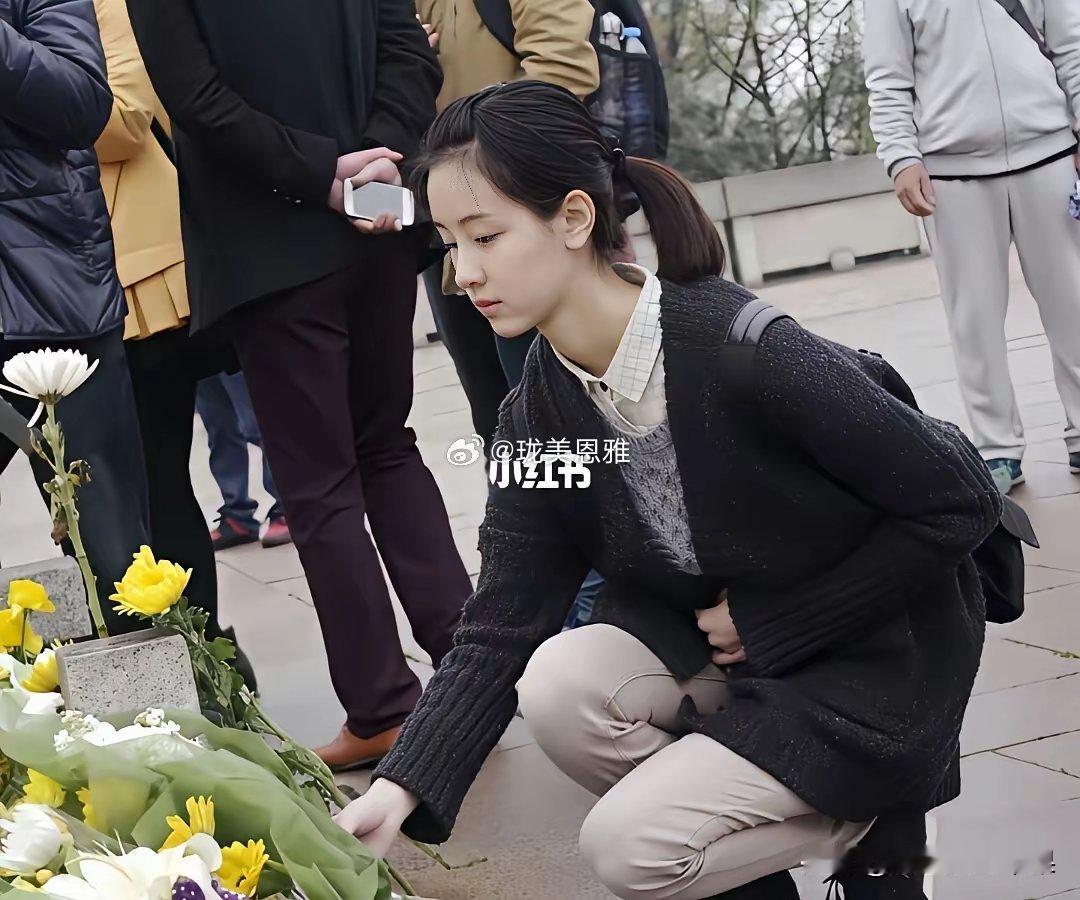 谁能预料到，这个不起眼的小女生，将来会成为一个大明星？