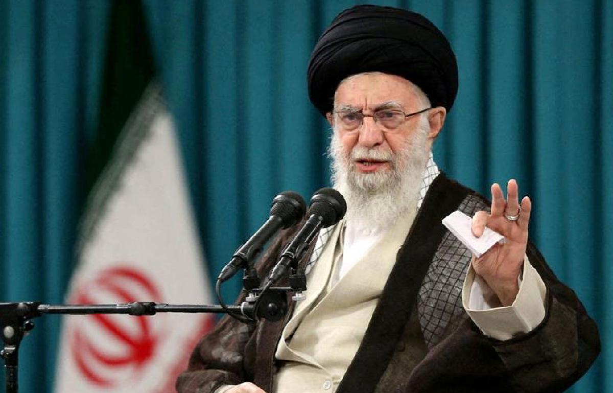 【伊朗政局不稳，哈梅内伊制定逃亡“B计划”】伊朗近期政局突然不稳，抗议浪潮不